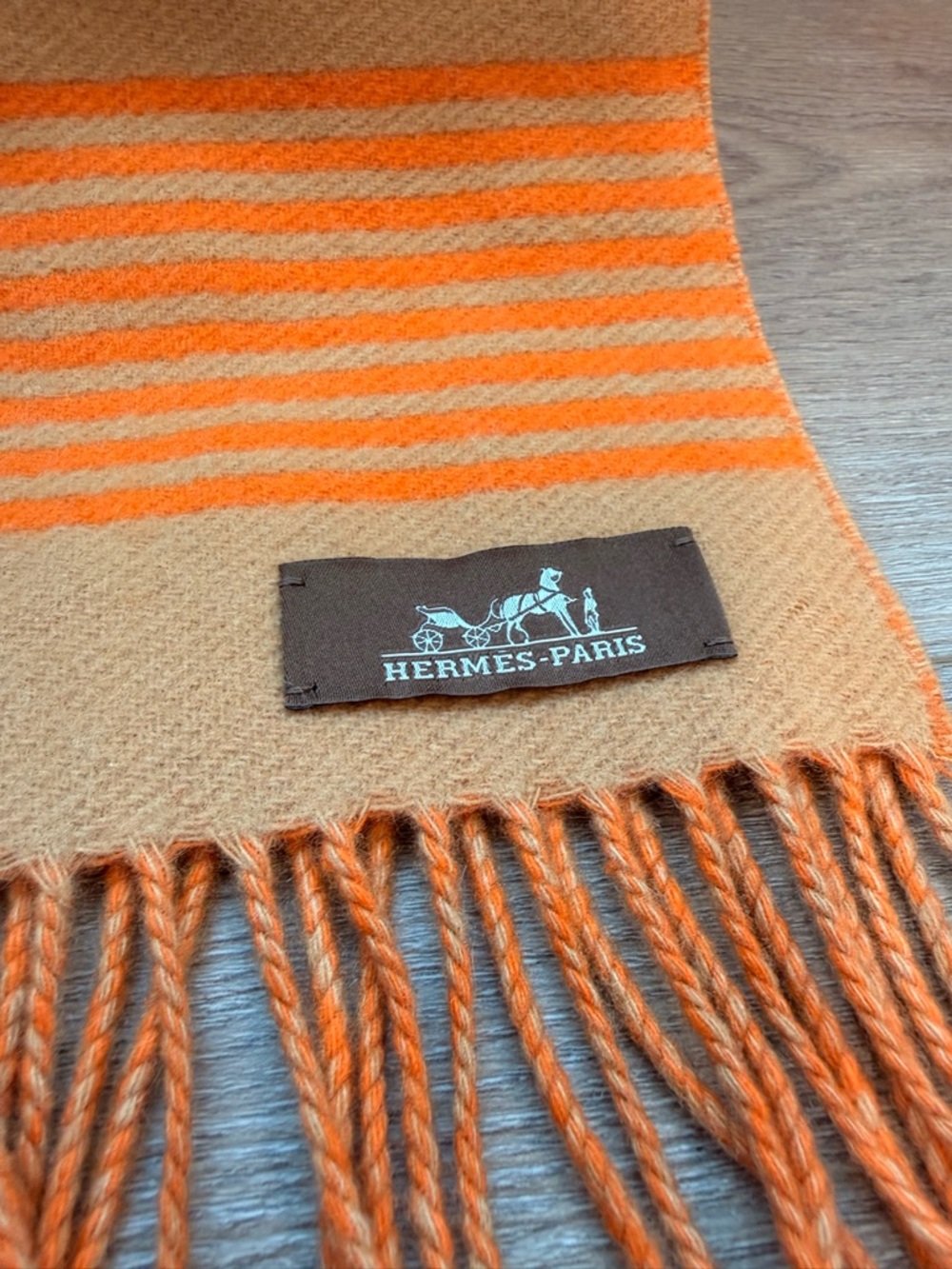 Hermès Casaque cashmere scarf (NEW with box and ribbon) - Picture 2 of 7